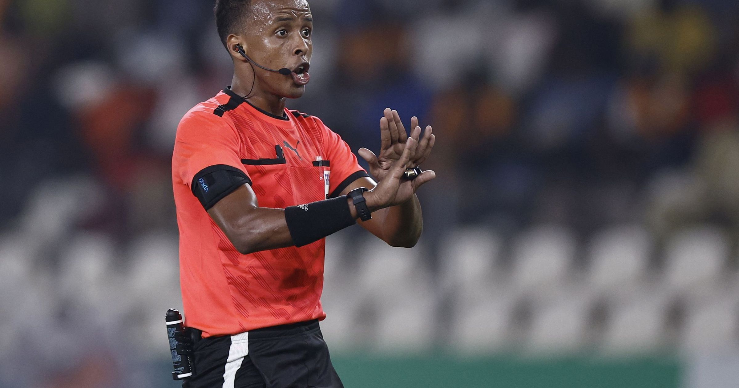 Situație ireală la Cupa Africii! Arbitru exclus cu o zi înainte de meci, din cauza încălțămintei