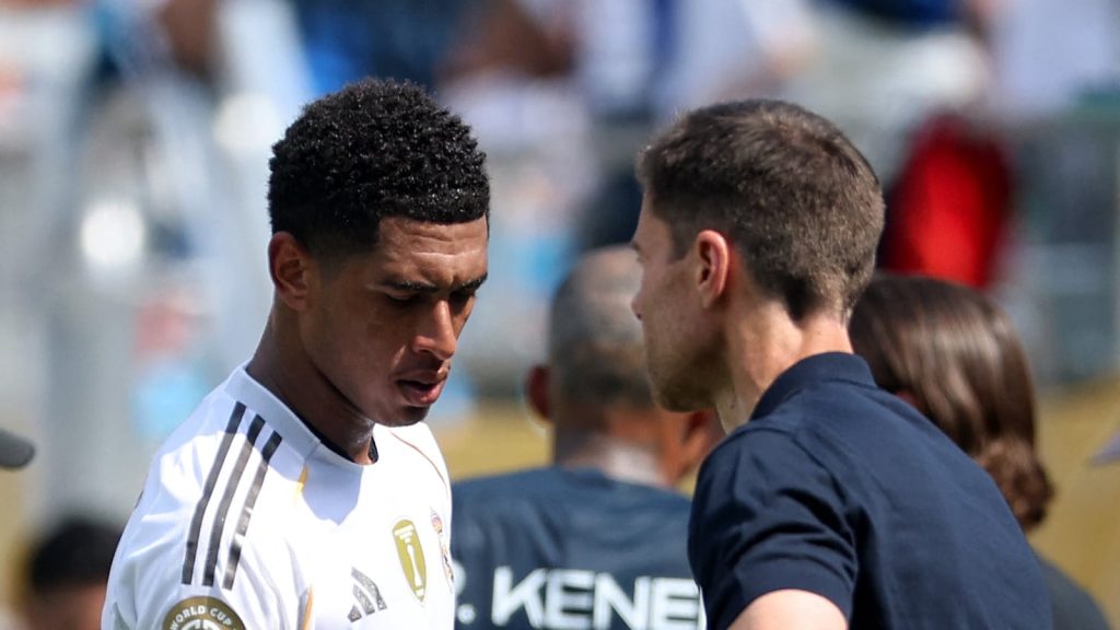 Iñigo Pérez, antrenorul Rayo Vallecano, despre plecarea lui Xabi Alonso: „Antrenorul trebuie să plece” Iñigo Pérez, antrenorul echipei Rayo Vallecano, a comentat recent despărțirea lui Xabi Alonso de conducerea tehnică a echipei Real Madrid