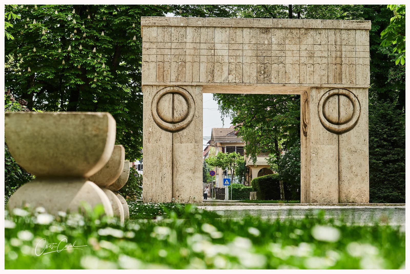 Ioan-Aurel Pop dezminte acuzațiile privind refuzul unei donații de la Brâncuși din perioada comunistă Președintele Academiei Române, Ioan-Aurel Pop, a venit joi cu o clarificare menită să pună punct speculațiilor privind o presupusă refuzare a unei donații de către instituție, despre care unele voci din mediul cultural și mass-media susțin că ar fi venit din partea marelui sculptor Constantin Brâncuși în perioada comunistă