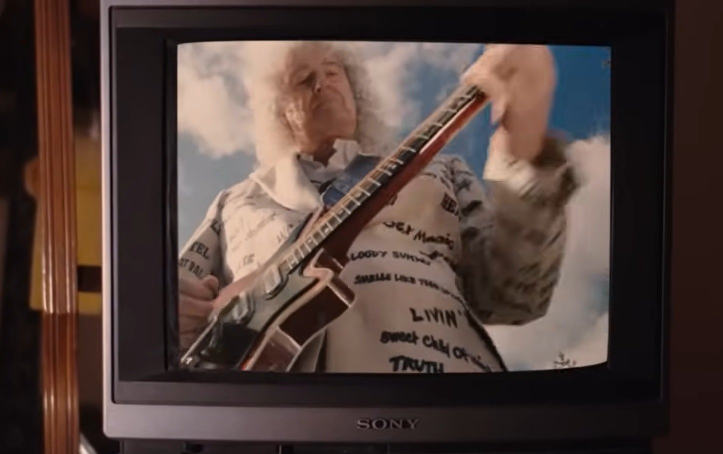 Brian May, chitaristul legendar al formației Queen, a anunțat că nu intenționează să organizeze un turneu în Statele Unite în viitorul apropiat, invocând preocupări legate de siguranță și de contextul actual, care influențează decisiv planurile artistice