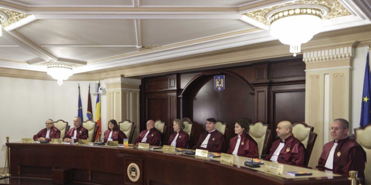 Doi judecători CCR, contestați în instanță. Ce implicații ar avea o eventuală admitere a cererii