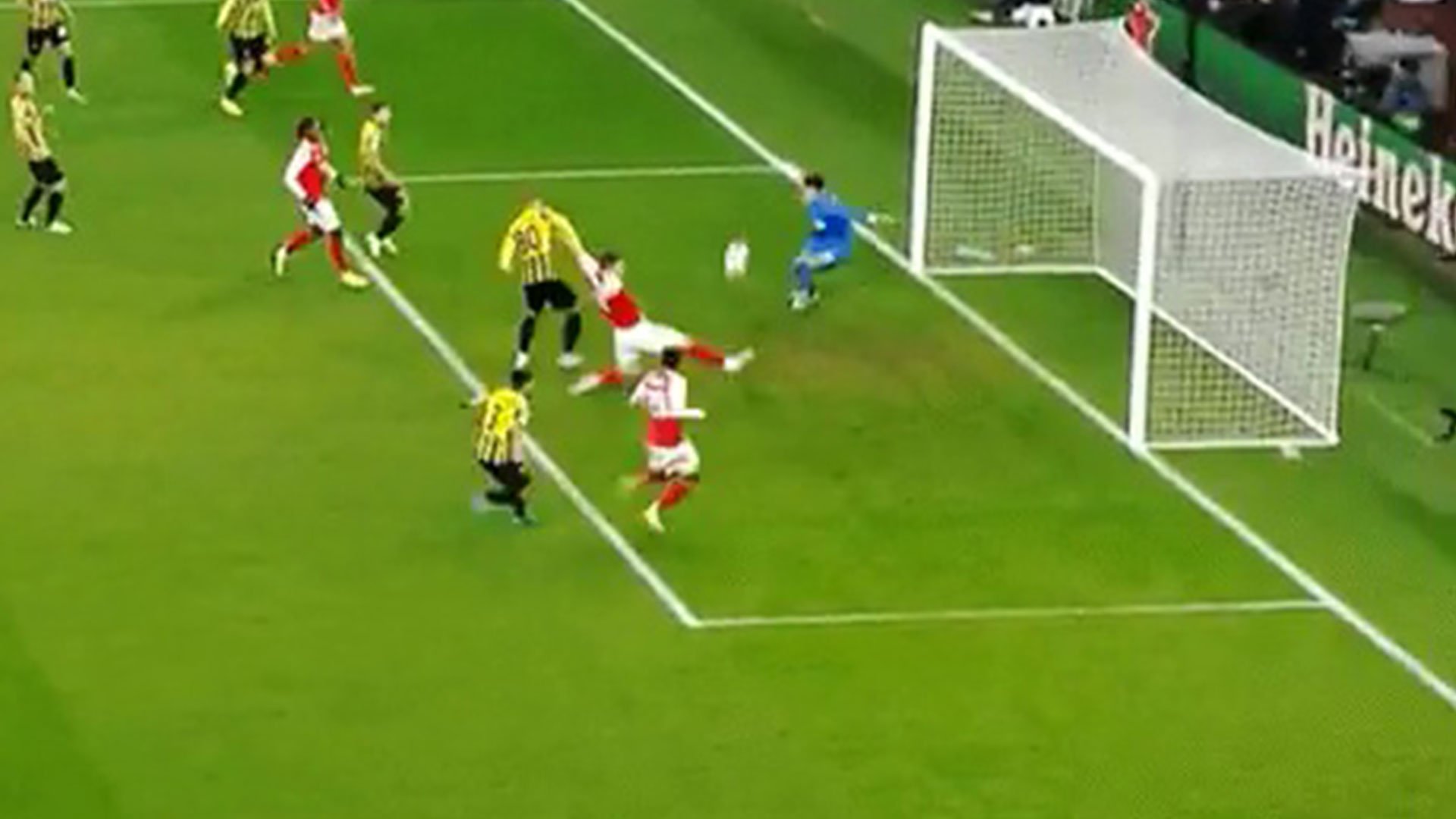 Arsenal, șocat: Gyokeres ratează un gol simplu și trimite mingea în aut!