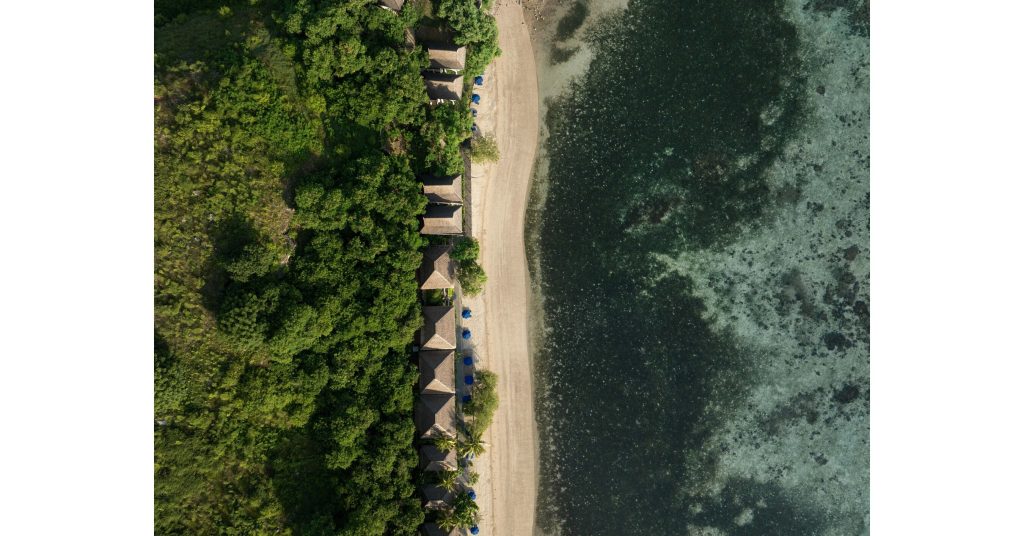 Sudamala Resorts promovează turismul durabil în Bali prin utilizarea energiei solare și restaurarea recifelor de corali BALI, Indonesia – Sudamala Resorts, o rețea de resorturi boutique dedicate culturii locale din Indonezia, își întărește angajamentul față de turismul durabil prin inițiative inovatoare menite să îmbine experiențele rafinate ale oaspeților cu responsabilitatea ecologică pe termen lung
