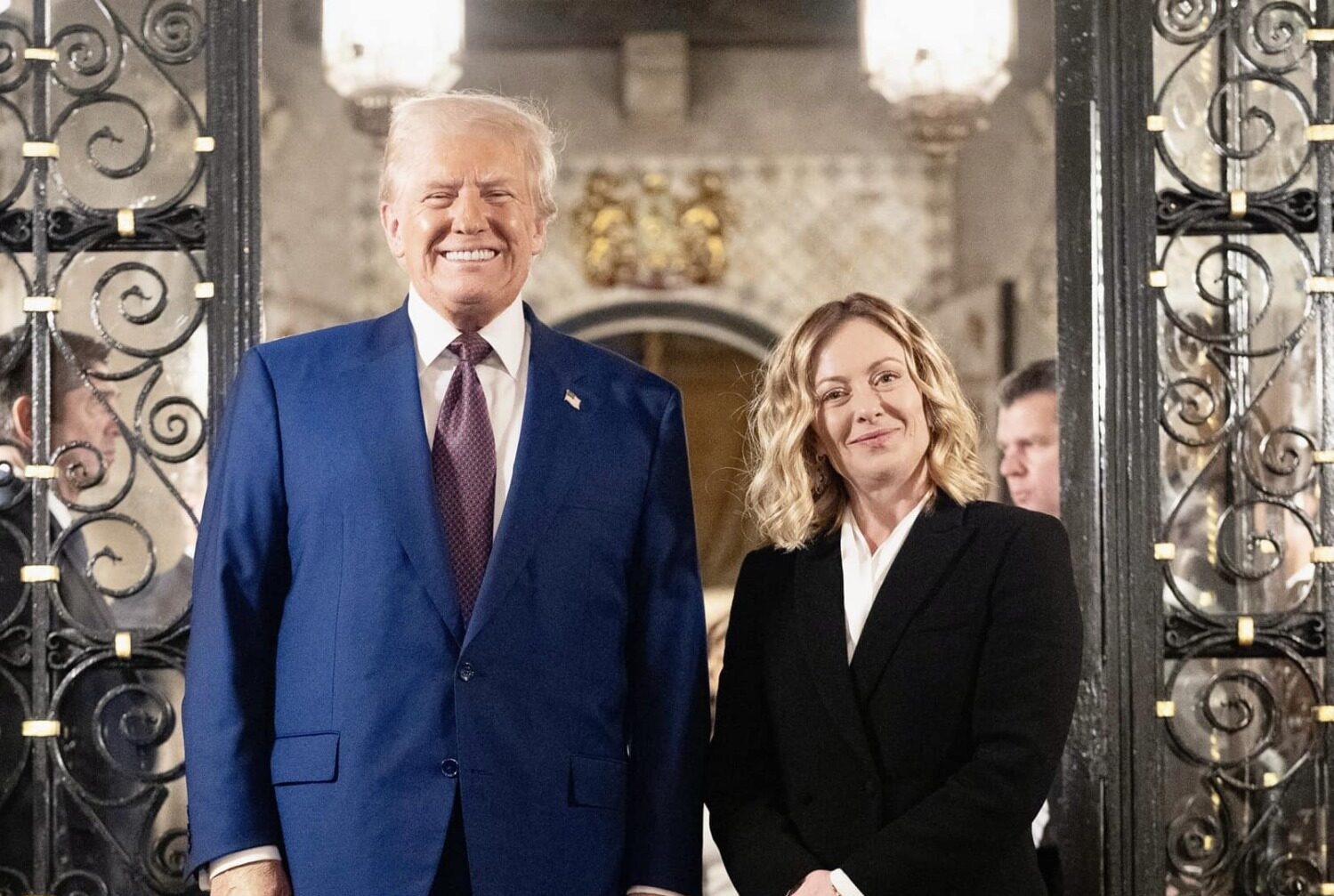 Giorgia Meloni își fixează ținta: Donald Trump, potențial laureat al Premiului Nobel pentru Pace pentru eforturile încetării conflictului din Ucraina Premierul italian Giorgia Meloni și-a exprimat, vineri, speranța că fostul președinte american Donald Trump va reuși să pună capăt războiului din Ucraina, având în vedere posibilitatea de a-l nominaliza pentru Premiul Nobel pentru Pace