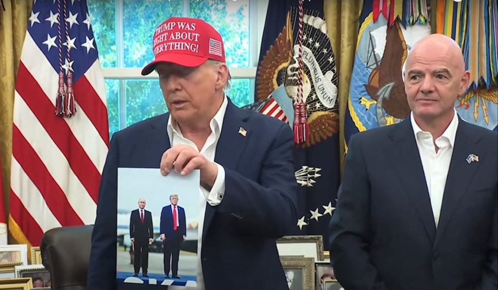 Controversă în lumea fotbalului mondial: membri ai Federației Germane de Fotbal vorbesc despre boicotul Campionatului din cauza declarațiilor lui Donald Trump Un nou val de discuții și tensiuni a cuprins lumea fotbalului internațional după ce un oficial de rang înalt din Germania a lansat ideea de a lua în considerare boicotarea Cupei Mondiale dacă presiunea politică exercitată de Donald Trump continuă