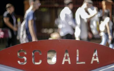 Elevi-la-scoala-in-curtea-scolii-Foto-INQUAM-Photos-Octav-Ganea.jpg - StiriAlese