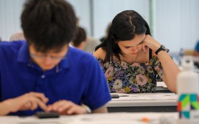 Examen-elev-admitere-test-gandeste-fata-baiat-ICHO-2023-Flickr.jpg - StiriAlese