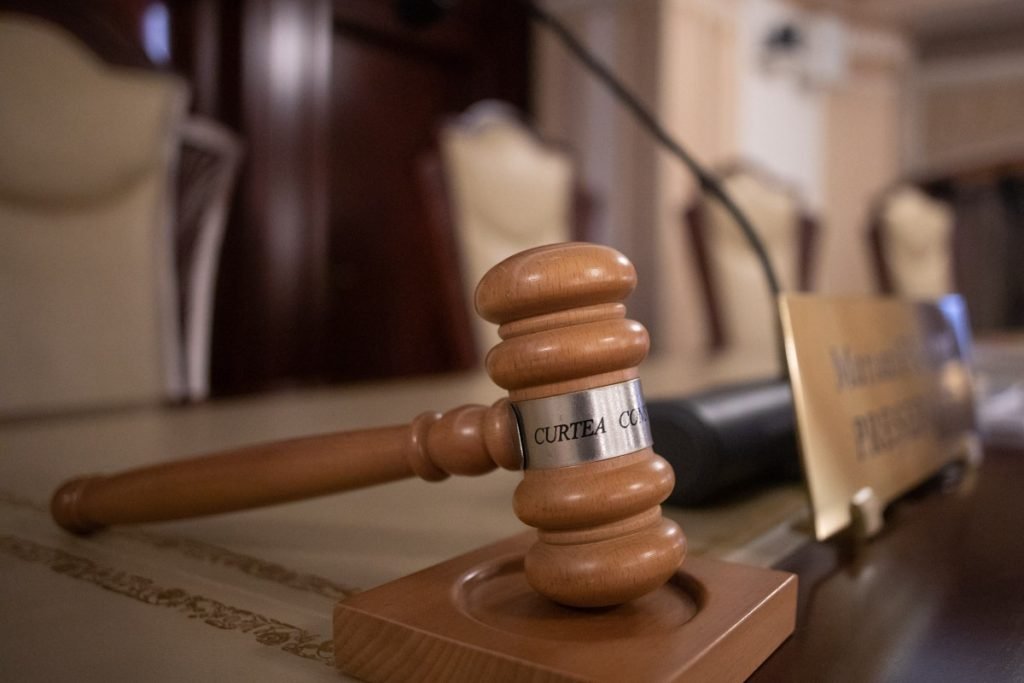 CCR decide că legea privind încetarea activității polițistului judiciar după retragerea avizului DIICOT este neconstituțional