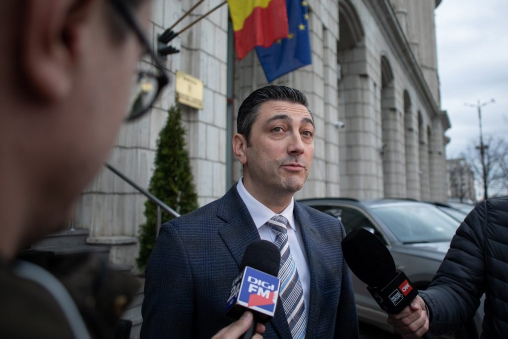 Parchetul General confirmă primirea sesizărilor după difuzarea documentarului Recorder despre sistemul de justiție Autoritățile româneiau confirmat oficial, miercuri, că au primit mai multe sesizări legate de divulgarea recentă a unui documentar realizat de Recorder, care aduce în prim-plan problemele sistemului de justiție din România