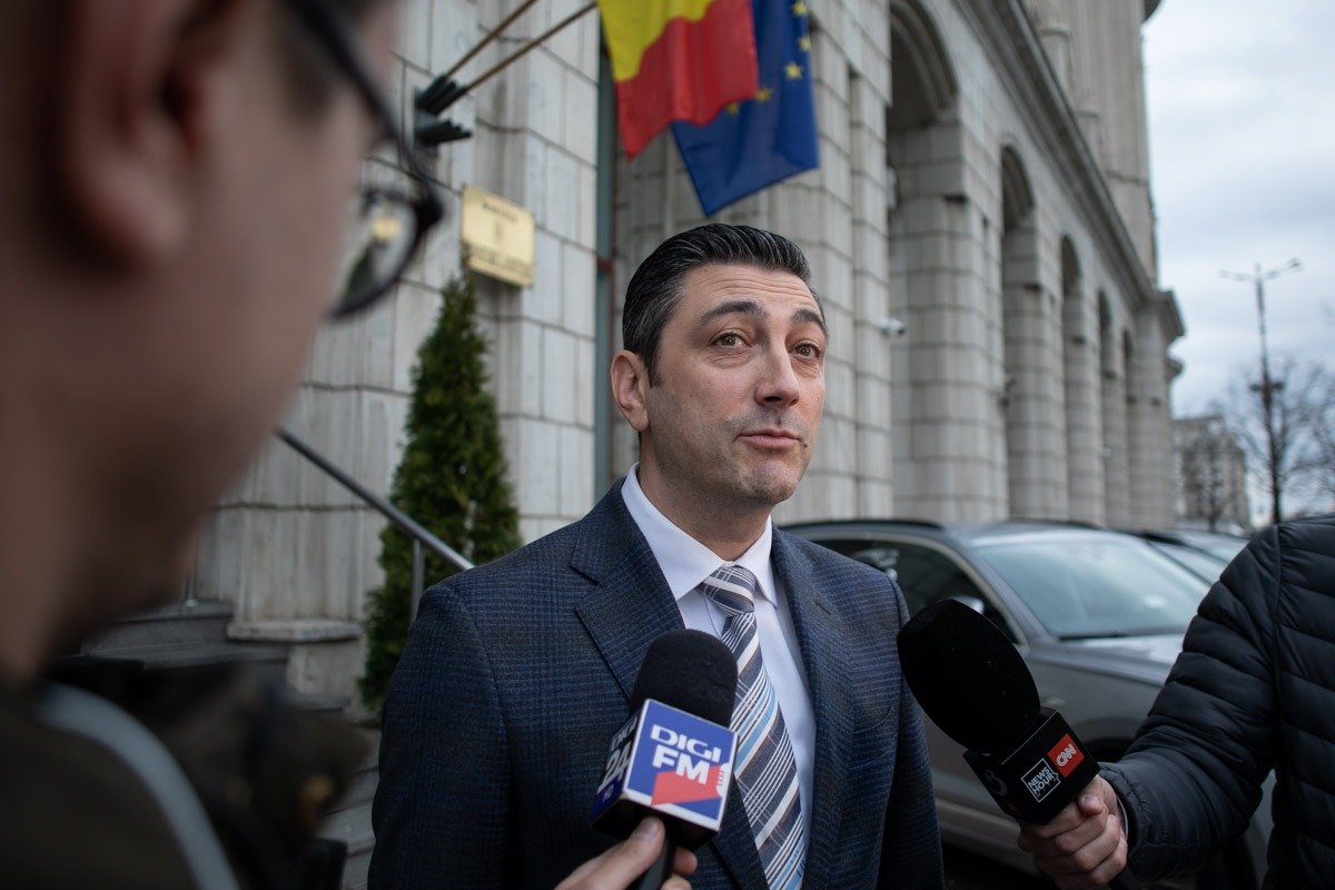 Parchetul General confirmă primirea sesizărilor după difuzarea documentarului Recorder despre sistemul de justiție Autoritățile româneiau confirmat oficial, miercuri, că au primit mai multe sesizări legate de divulgarea recentă a unui documentar realizat de Recorder, care aduce în prim-plan problemele sistemului de justiție din România