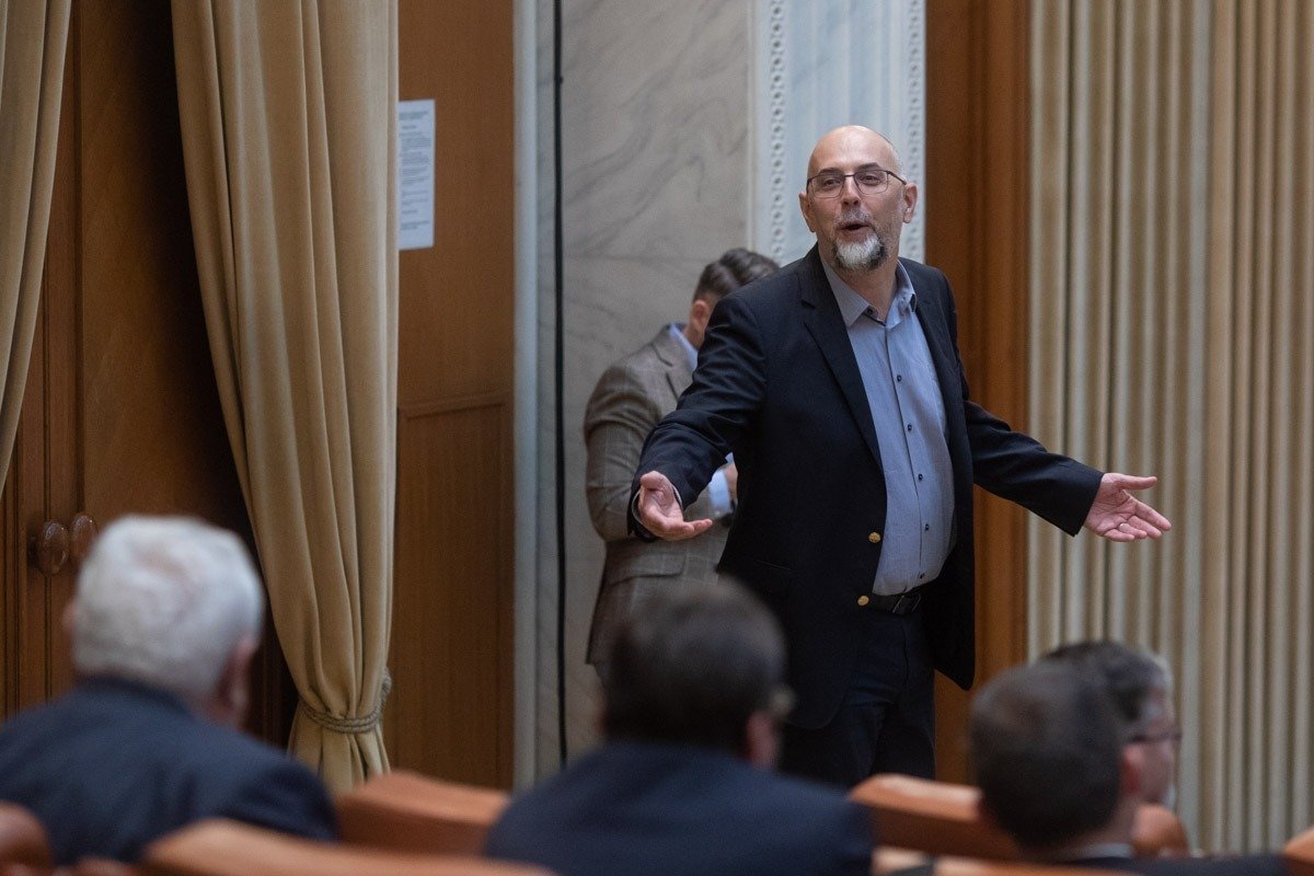 Kelemen Hunor: Nu există un comitet pentru reforme în justiție, iar liderii PSD și USR nu sunt la curent cu astfel de inițiative Luni seară, situația privind reformele din sistemul judiciar a devenit din nou incertă, după declarațiile liderului UDMR, Kelemen Hunor, care a precizat că nu are informații despre existența unui comitet dedicat acestei problematici