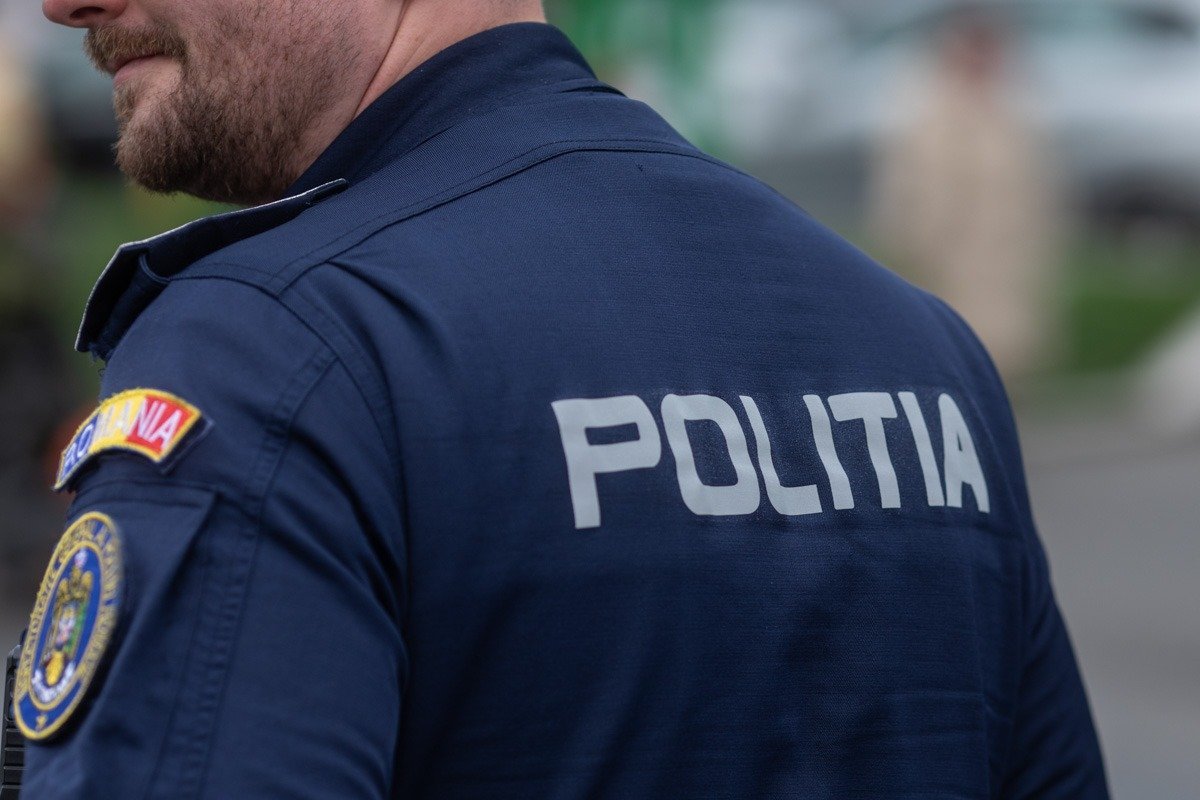 Tragedie în centrul Bistriței: un tânăr de 18 ani a fost descoperit mort într-o garsonieră de la mansarda unui restaurant O veste șocantă a zguduit recent comunitatea din Bistrița Năsăud, după ce polițiștii au descoperit corpul unui tânăr de numai 18 ani, fără viață, într-o garsonieră situată la mansarda unui local cunoscut din oraș