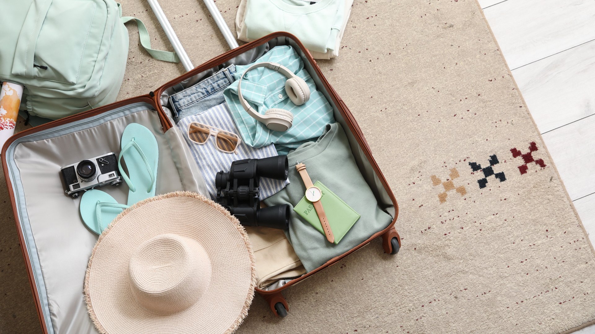 Schimbări importante în voucherele de vacanță pentru bugetari Anul acesta, bugetarii din România vor primi vouchere de vacanță în valoare de 800 de lei pe care le vor putea folosi integral, fără a mai fi obligați să contribuie cu o sumă suplimentară pentru achiziționarea pachetelor turistice