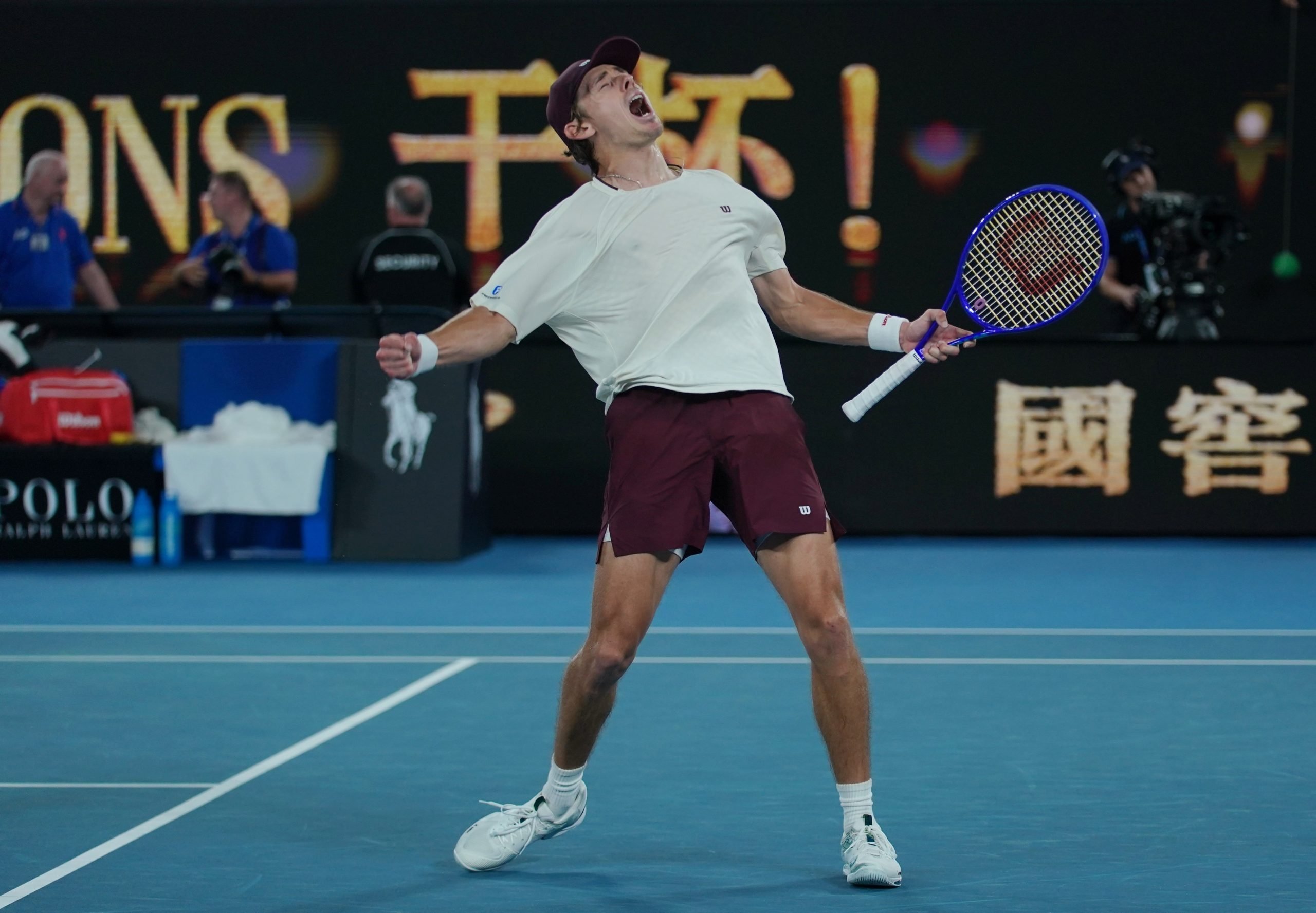 Alex de Minaur, revelația Australian Open: O victorie categorică în fața lui Alexander Bublik Alex de Minaur a realizat o progresie impresionantă în turul trei al Australian Open, înfruntându-l pe capul de serie numărul 10, Alexander Bublik