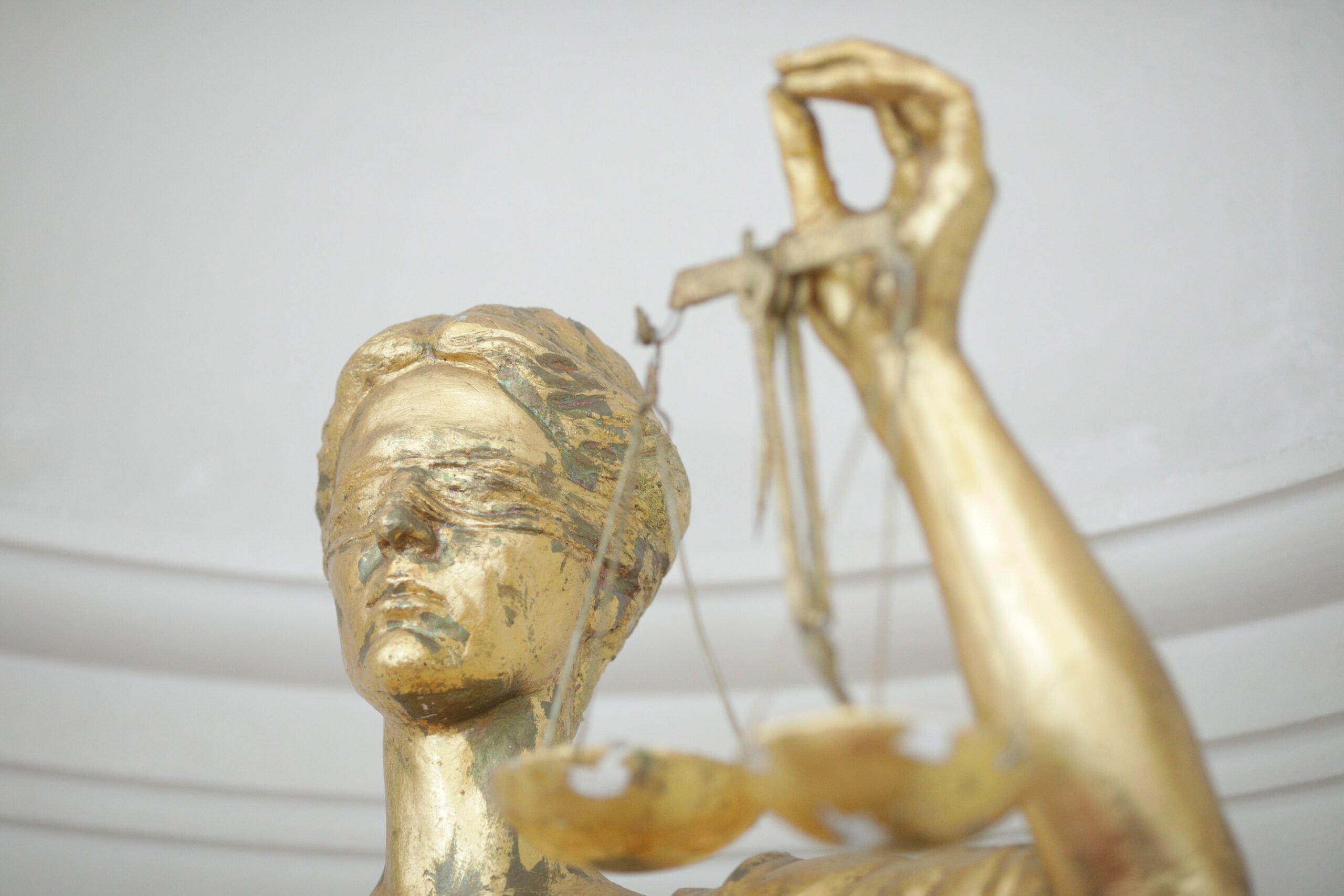 Un caz de violență domestică care a zguduit comunitatea din județul Călărași a generat controverse legate de modul în care autoritățile gestionează astfel de incidente