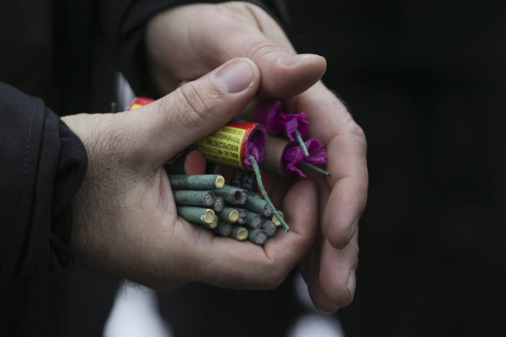 Un adolescent român de 17 ani rămâne în stare critică după un incident tragic petrecut în noaptea de Revelion în Italia, când o petardă explodată aproape de acesta i-a provocat leziuni grave