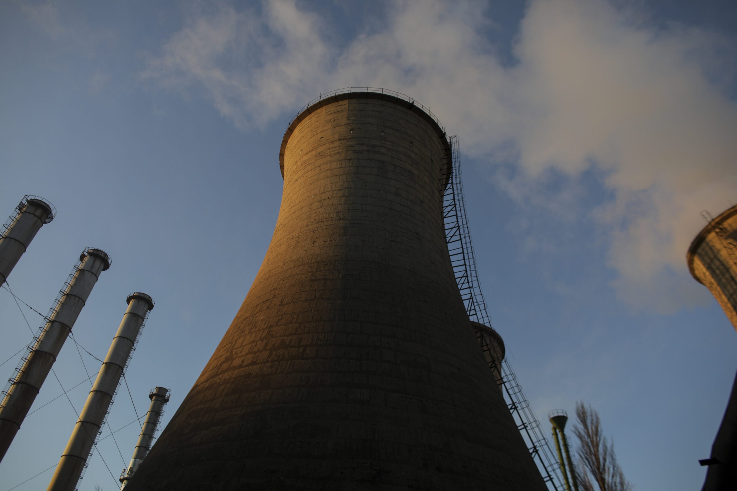 Câteva zile de început de an 2026 au adus blocajele majore în încălzirea și alimentarea cu apă caldă a Bucureștiului, din cauza unor avarii severe la sistemul de termoficare