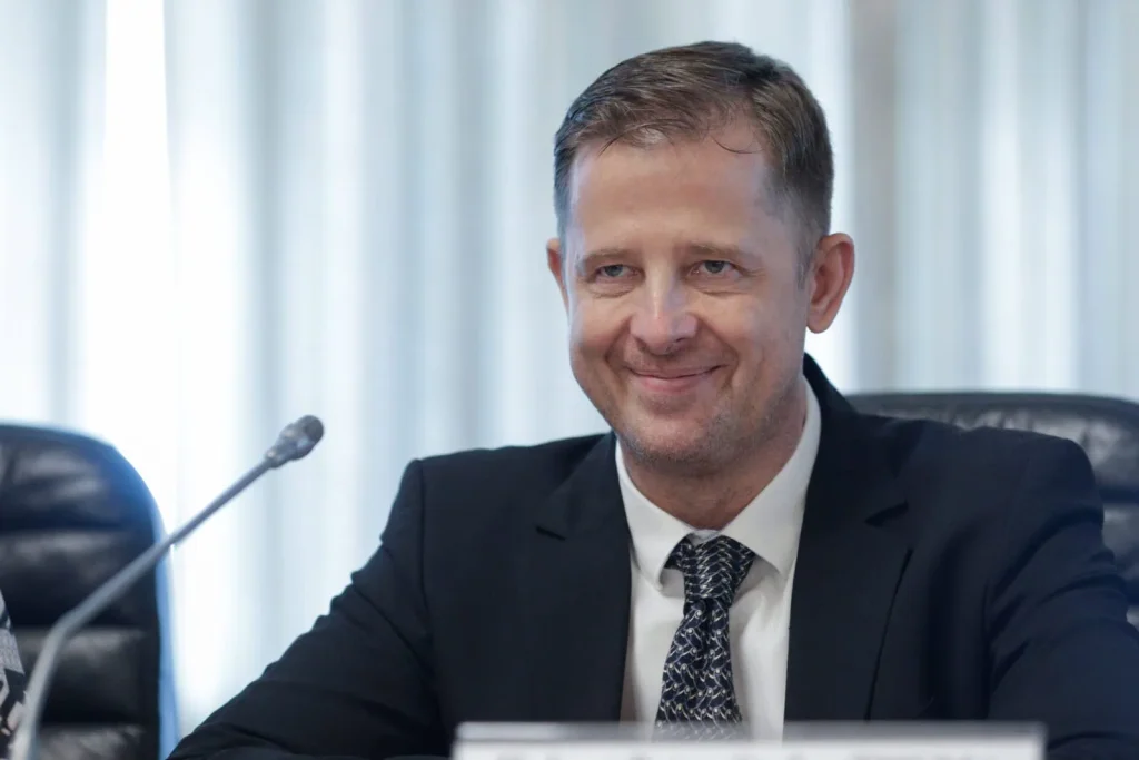 Primarul orașului Bragadiru, Gabriel Lupulescu, reafirmă că majorarea taxelor locale a fost impusă de deciziile Guvernului, nu de administrația locală, și își exprimă dezacordul față de poziția premierului Ilie Bolojan privind această măsură