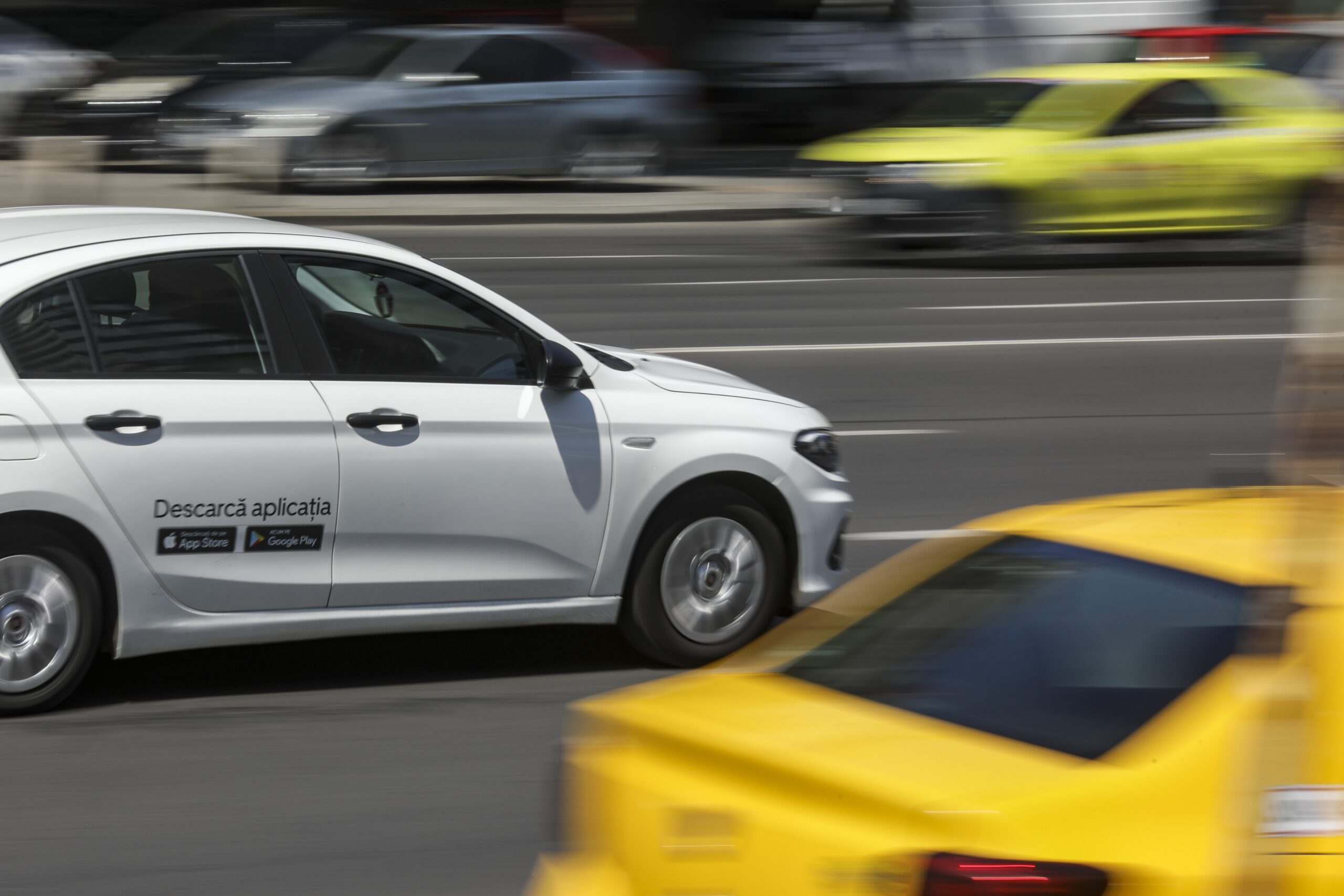 Control rutier în București scoate la iveală probleme grave în transportul public neautorizat Un amplu control desfășurat pe parcursul a trei zile de către Brigada Rutieră a Capitalei a relevat probleme serioase în sectorul transportului public, fie că este vorba de taxiuri sau de serviciile de ridesharing