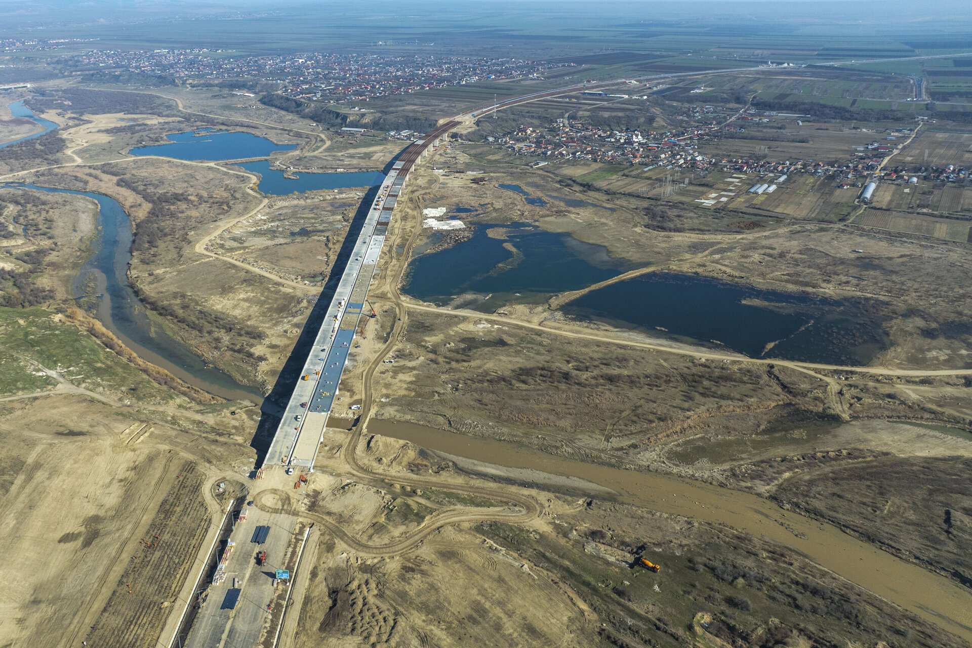 Restricții temporare pe autostrada A7, între Dumbrava și Mizil, pentru monitorizare tehnică Miercuri, șoferii care circulă pe primul lot al Autostrăzii Moldovei (A7), între Dumbrava și Mizil, s-au confruntat cu restricții de circulație, dictate de Direcția Regională de Drumuri și Poduri Buzău
