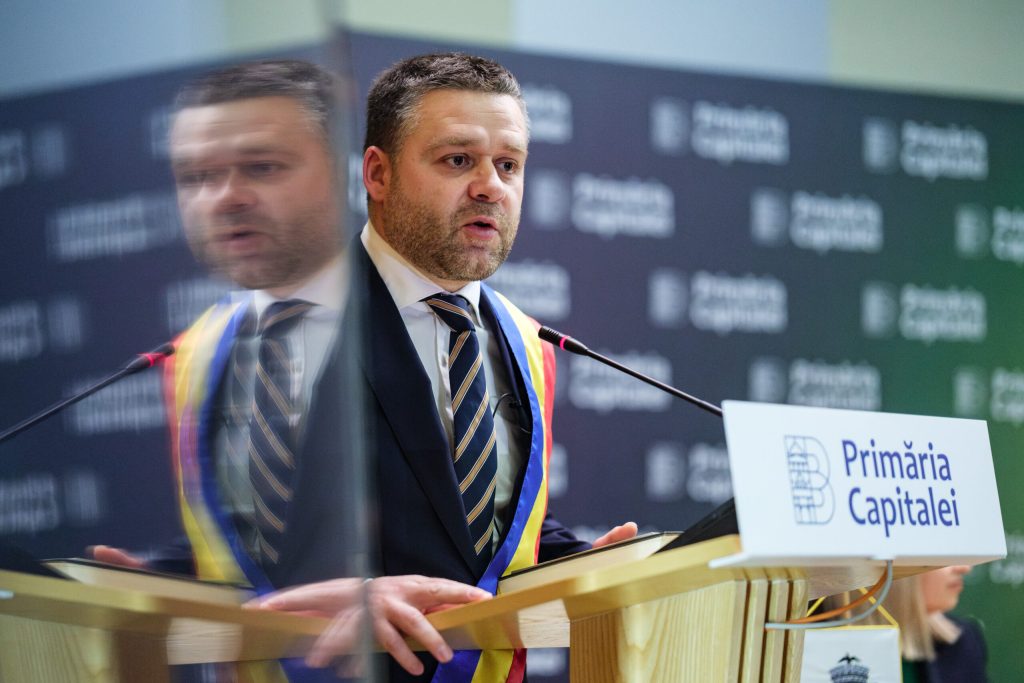 Ședința inaugurală a Consiliului General al Municipiului București, condusă de primarul Ciprian Ciucu, a debutat cu scandal și tensiune — un semn clar al incertitudinii din fața noii administrații
