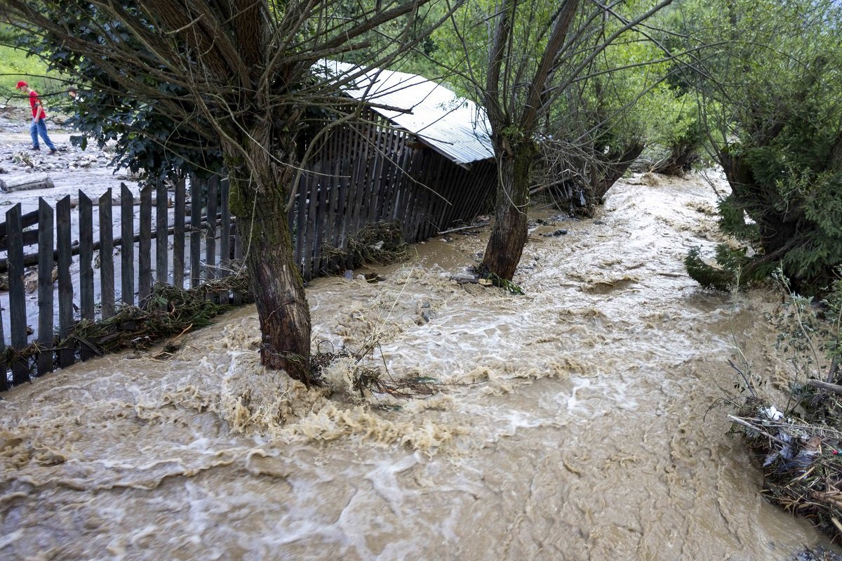 Cod galben de inundații pe râuri din opt județe din România