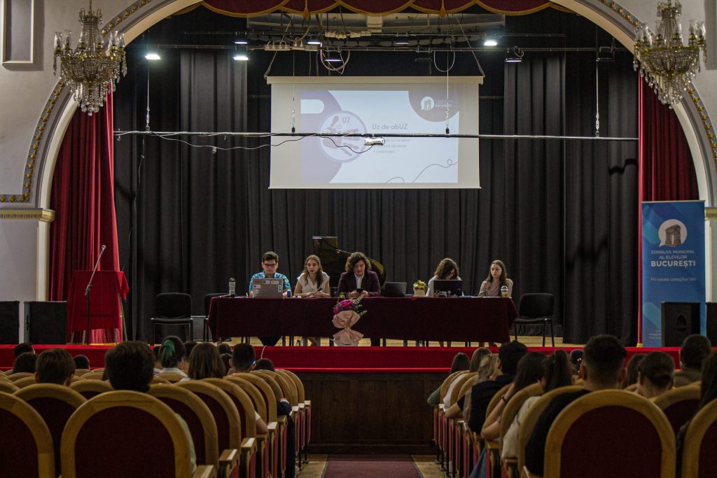 Majoritatea elevilor din București nu au cunoștințe despre drepturile lor și nu se simt suficient sprijiniți în mediul școlar Un studiu recent derulat de Consiliul Municipal al Elevilor din București scoate la iveală o situație alarmantă privind nivelul de informare și implicare a elevilor în viața școlară