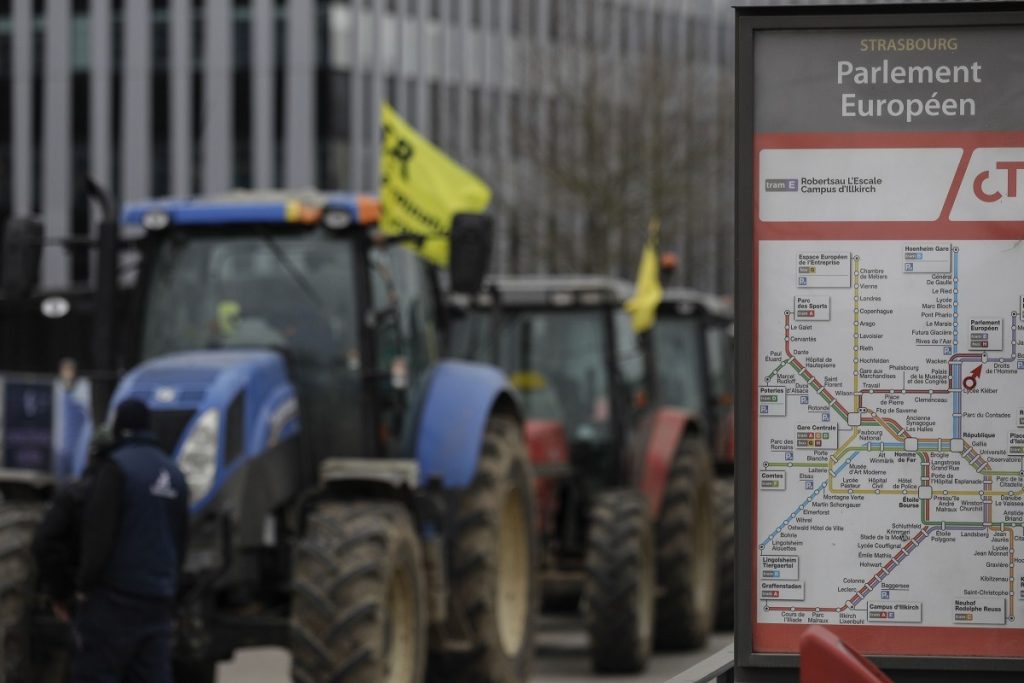 Protest de amploare la Bruxelles împotriva acordului comercial cu Mercosur, un pas critic în procesul legislativ european Un val de nemulțumire se răspândește printre fermierii europeni, pe măsură ce Parlamentul European se pregătește să voteze un acord comercial cu Acordul de Liber Schimb dintre Uniunea Europeană și blocul Mercosur, format din Brazilia, Argentina, Paraguay, Uruguay și Bolivia