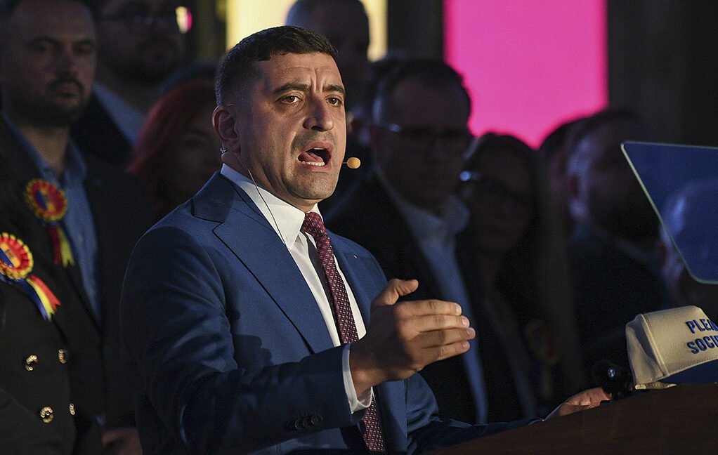 Puține luni înainte de alegerile parlamentare, scenariile politice din România prind contur în funcție de sondajele de opinie, care indică o creștere semnificativă a reprezentării Partidului AUR pe arena politică