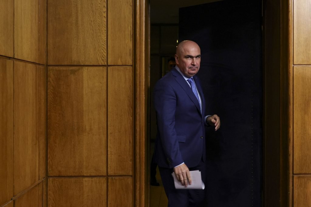 Ministrul Justiției, Radu Marinescu, refuză să își dea demisia în scandalul plagiatului Tensiunile din coaliția guvernamentală sunt departe de a se estompa, după ce ministrul Justiției, Radu Marinescu, a făcut declarații ferme în legătură cu acuzațiile de plagiat aduse tezei sale de doctorat