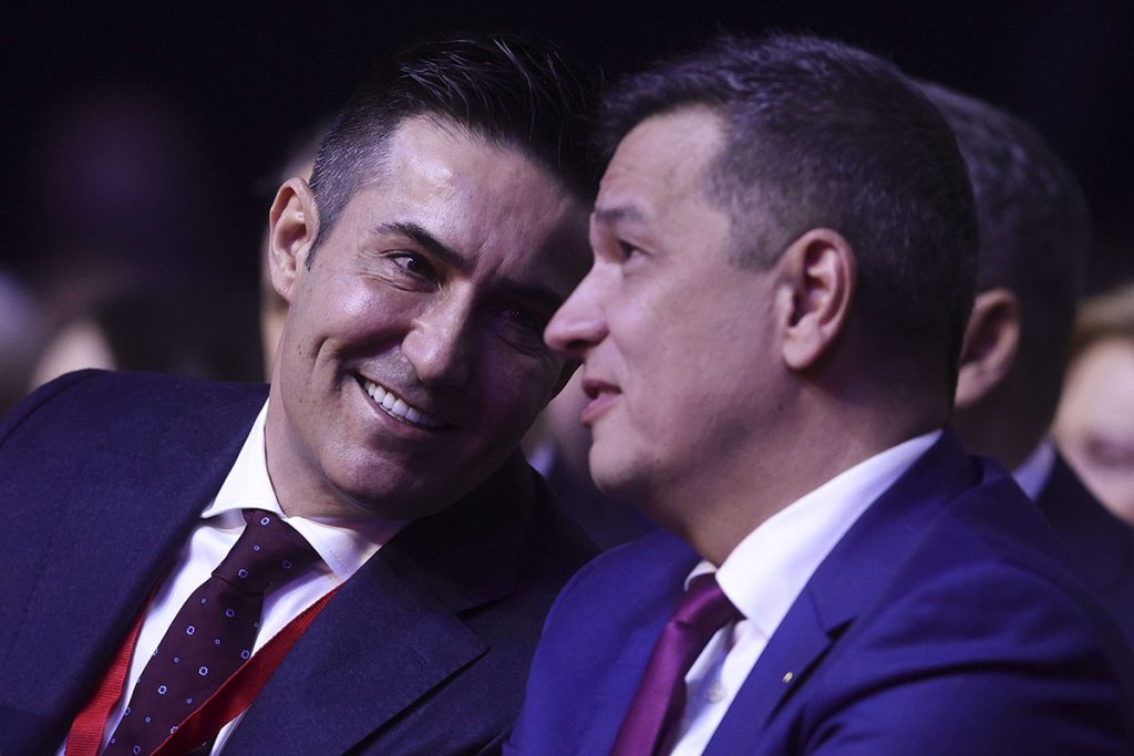 Guvernul Bolojan: decizie de ultimă oră în coaliție pentru asumare în Parlament Coaliția formată din PSD, PNL și USRPLUS a decis, în cadrul ultimei ședințe, ca Guvernul condus de Alin Bolojan să își asume răspunderea în fața Parlamentului pentru două proiecte de legi extrem de importante, care vor avea un impact semnificativ asupra administrației publice și a mediului economic românesc