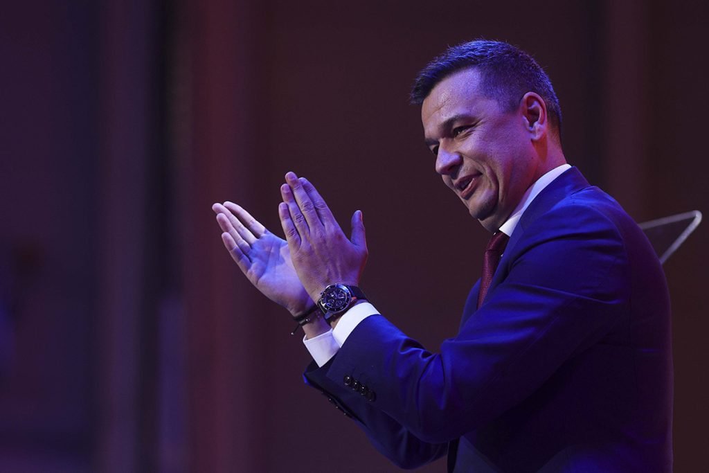 PSD și sprijinul pentru Radu Marinescu în centrul unei noi crize politice Luni, liderii PSD au reiterat sprijinul pentru ministrul Justiției, Radu Marinescu, în contextul tensiunilor legate de posibilitatea unor probe legate de integritatea sa în timpul prezentării tezei de doctorat