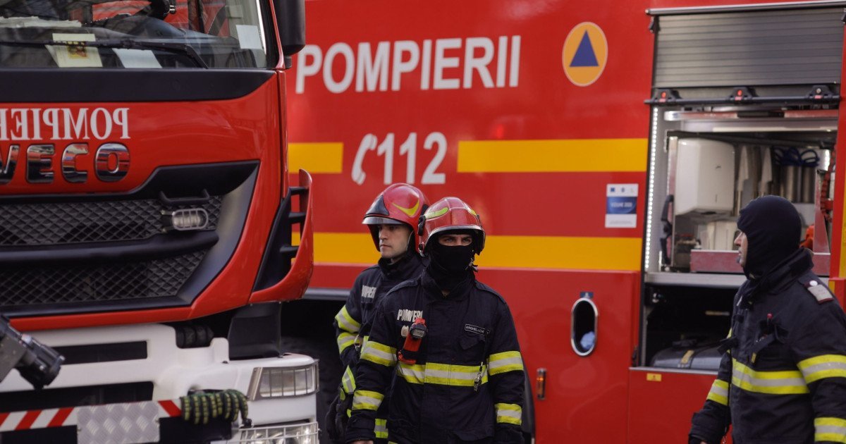 Incendiu puternic în Brașov. Adolescent de 16 ani, găsit mort după ce casa în care se afla a fost cuprinsă de flăcări