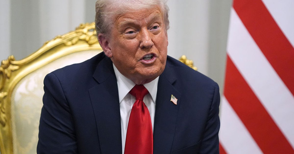 Trump anunță o echipă de tranziție în Venezuela și amenință cu o a doua operațiune militară Președintele american Donald Trump a dezvăluit luni o echipă formată din oficiali de rang înalt care vor coordona tranziția politică în Venezuela, accentuând astfel angajamentul Statelor Unite față de evoluțiile din această țară sud-americană