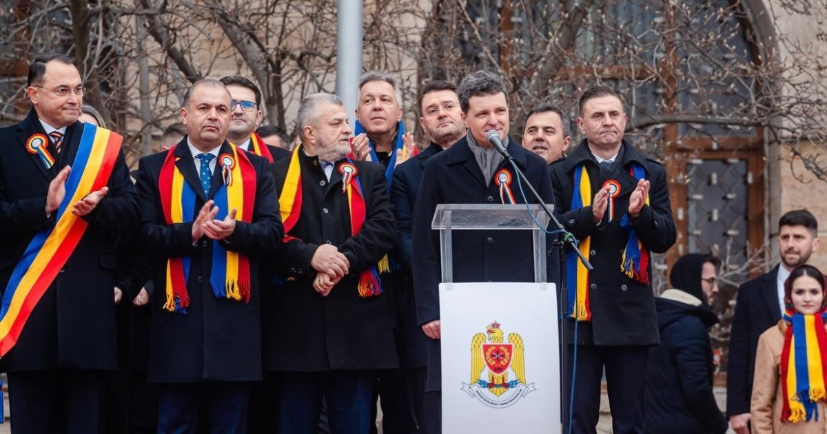 Imnul național al României trebuie respectat, afirmă Nicușor Dan în cadrul manifestărilor dedicate Unirii Principatelor Președintele Nicușor Dan a transmis un mesaj clar și ferm cu ocazia manifestărilor organizate sâmbătă pentru a celebra Unirea Principatelor Române, reafirmând importanța respectului față de istoria națională