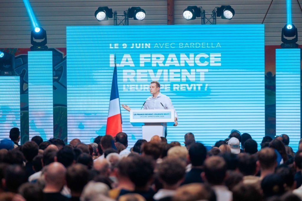 Jordan Bardella insistă pe o poziție fermă a UE în fața amenințărilor lui Trump privind Groenlanda Președintele Partidului Rassemblement National din Franța, Jordan Bardella, a făcut apel, marți, la o reacție puternică din partea Uniunii Europene în fața amenințărilor formulate recent de fostul președinte american Donald Trump asupra Groenlandei