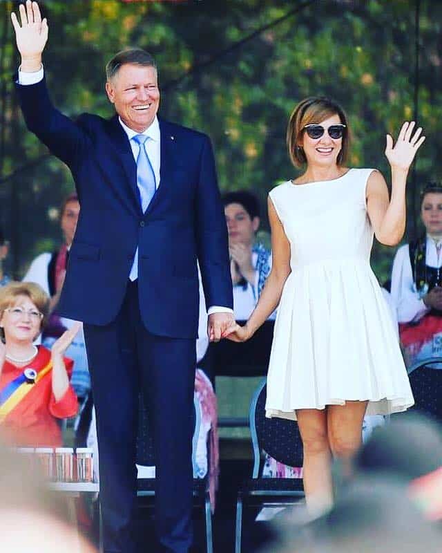 Soţii Klaus şi Carmen Iohannis, vizate de somație pentru datorii fiscale la Sibiu Secretele fiscale ale președintelui Klaus Iohannis au ieșit temporar la iveală după ce autoritățile locale din Sibiu au transmis somații oficiale soților Iohannis pentru neachitarea unor datorii către bugetul municipal