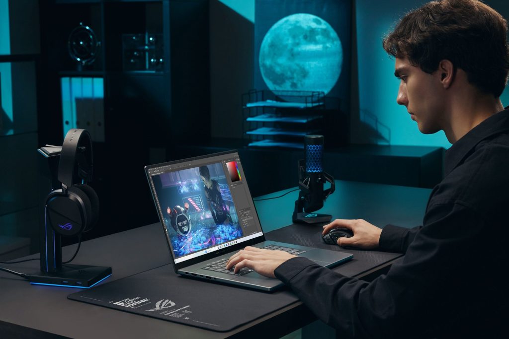 ASUS Republic of Gamers lansează noile modele Zephyrus G14 și G16, o veste esențială pentru pasionații de gaming și nu numai, deoarece aceste laptopuri de ultimă generație combină performanța de vârf cu un design ultra-portabil