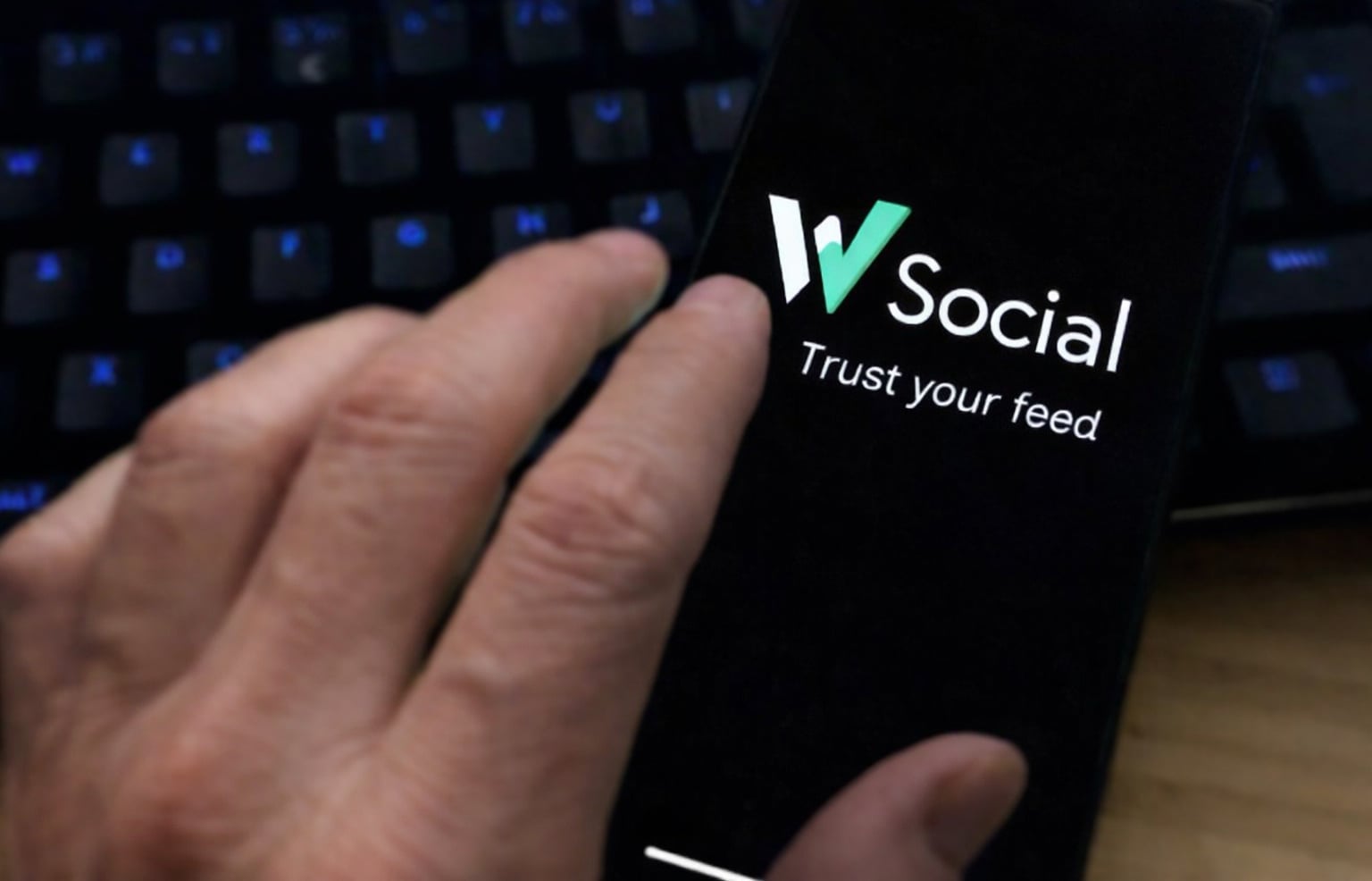 O nouă platformă socială, promovată ca o alternativă europeană la giganții globali precum X (fostul Twitter), atrage deja atenția în contextul actual marcat de tensiuni geopolitice și discuții despre suveranitatea digitală a Uniunii Europene