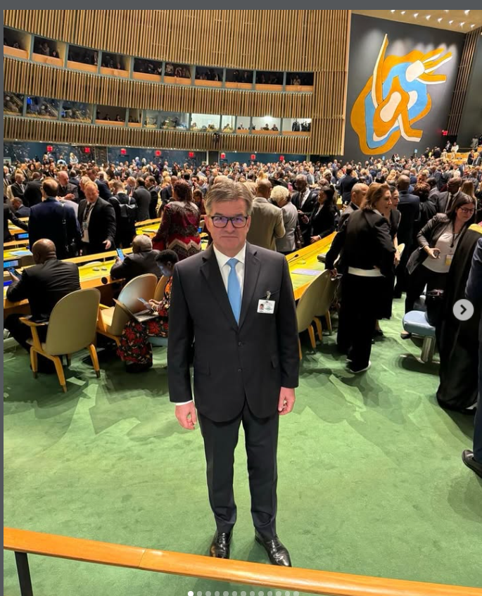 Consilierul pentru securitate națională al premierului slovac, Miroslav Lajčák, și-a depus demisia după ce dat fiind numele său apărut în dosarele publicate recent de Departamentul de Justiție al SUA, în contextul scandalului Jeffrey Epstein, o afacere controversată și extrem de mediatizată în ultimii ani