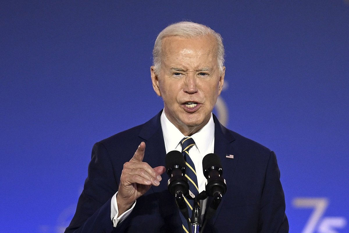Joe Biden condamnă violențele din Minneapolis și apără valorile americane în fața crizei recente Fostul președinte american Joe Biden a ieșit marți în fața opiniei publice, condamnând ferm violențele și incidentele care au avut loc în ultima lună în Minneapolis, unde doi cetățeni americani au fost uciși de agenți federali ai ICE (Immigration and Customs Enforcement)