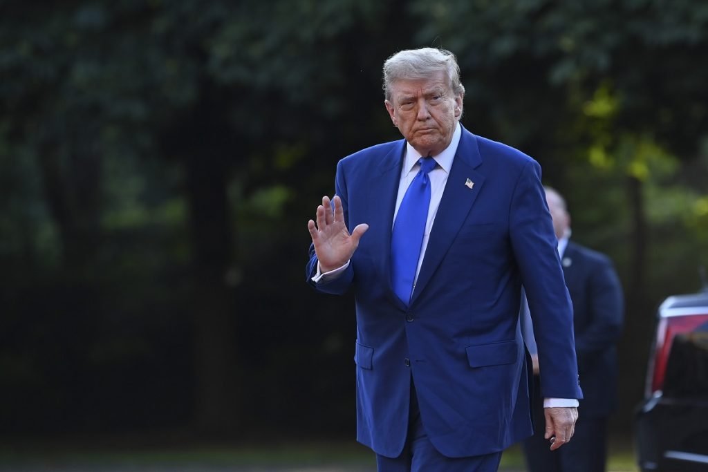 Donald Trump evocă eroismul soldaților britanici în Afganistan, după criticile privind implicarea trupelor non-americane Președintele de odinioară al Statelor Unite, Donald Trump, a venit cu o declarație neașteptată, adresată soldaților britanici care au fost prezenți pe frontul din Afganistan