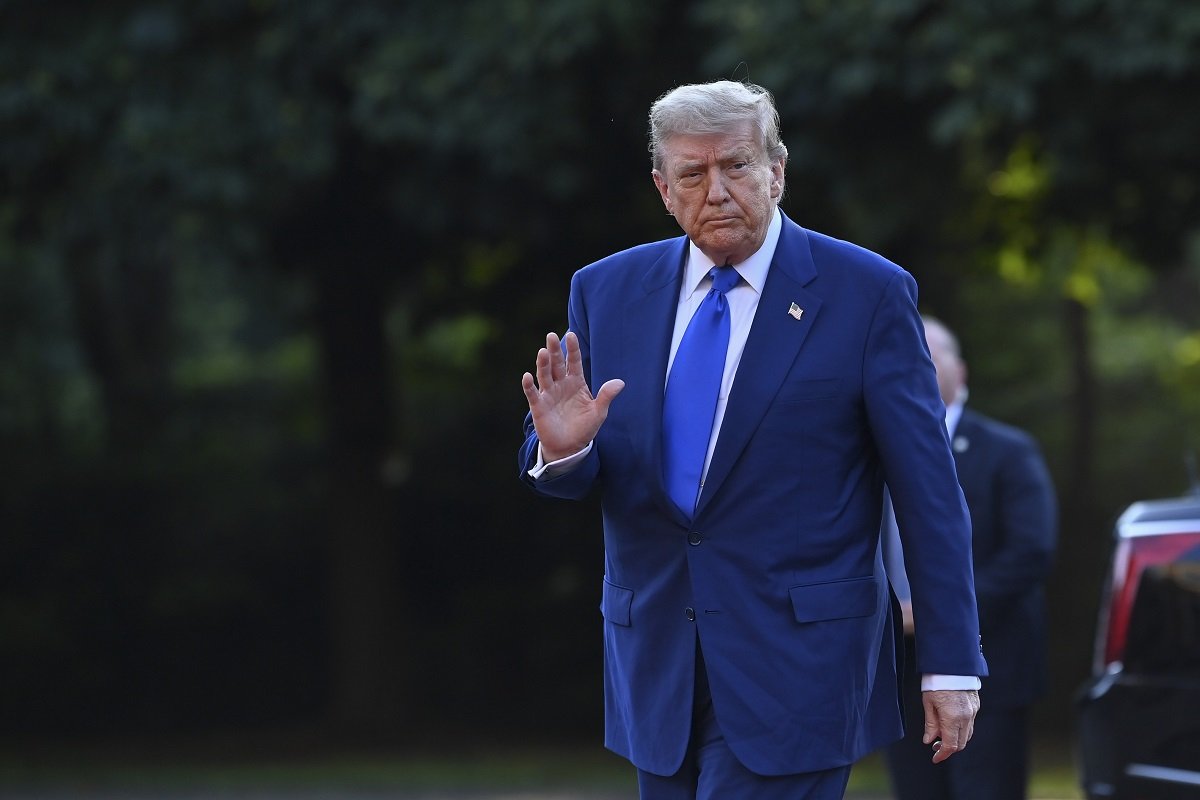 Donald Trump evocă eroismul soldaților britanici în Afganistan, după criticile privind implicarea trupelor non-americane Președintele de odinioară al Statelor Unite, Donald Trump, a venit cu o declarație neașteptată, adresată soldaților britanici care au fost prezenți pe frontul din Afganistan