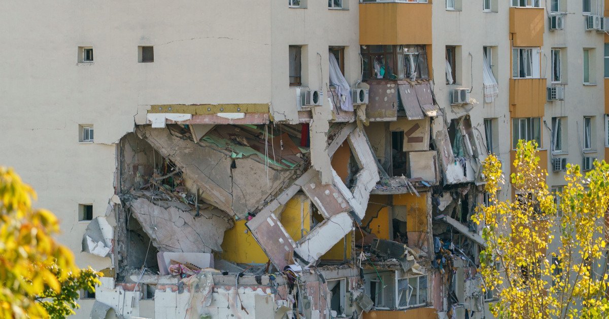 Locatarii blocului din Rahova, scutiți de taxe locale după explozie Locatarii blocului din cartierul Rahova, afectat de tragedia exploziei din anul trecut, vor beneficia de scutiri de la plata impozitelor și taxelor locale pe parcursul anului 2026