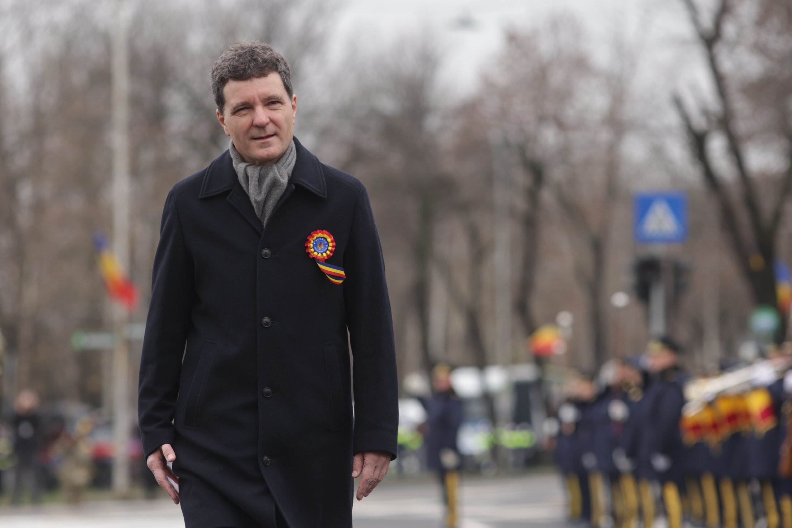 Nicușor Dan nu se poate întoarce acasă din Paris din cauza condițiilor meteo nefavorabile, o situație neprevăzută care complică planurile oficiale ale liderului municipal