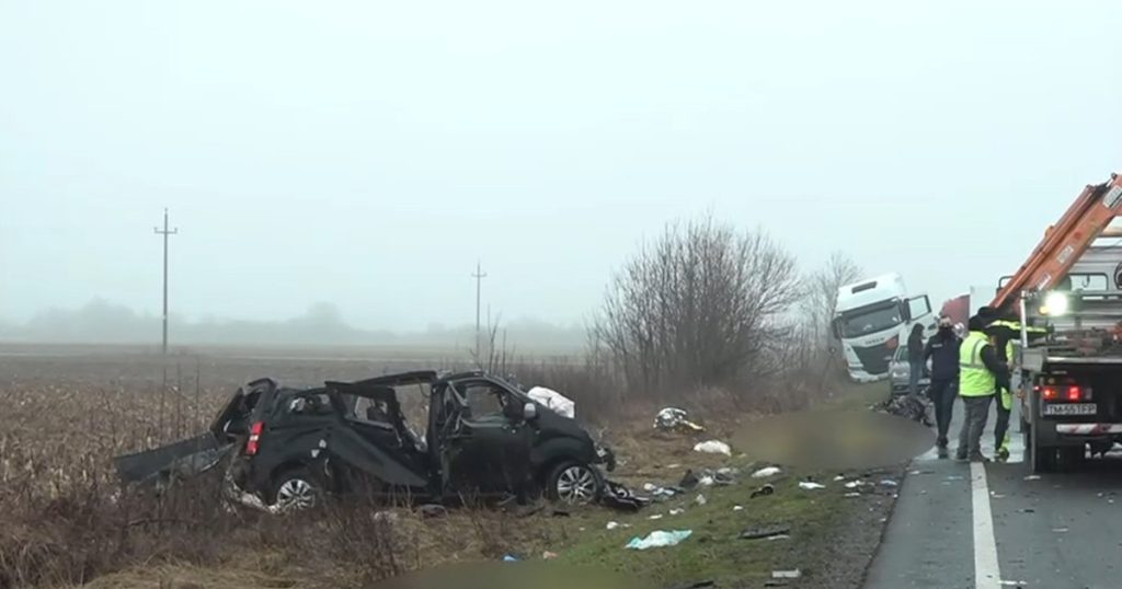 Tragedie pe DN6: Accident rutier soldat cu șapte morți în județul Timiș Marți, un grav accident rutier pe DN6, în județul Timiș, a dus la pierderea a șapte vieți