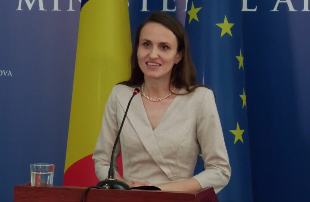 Grupul PACE, format din foști membri ai Partidului Oameni pentru Moldova (POT), pregătește o moțiune simplă împotriva ministrului Afacerilor Externe, Oana Ţoiu