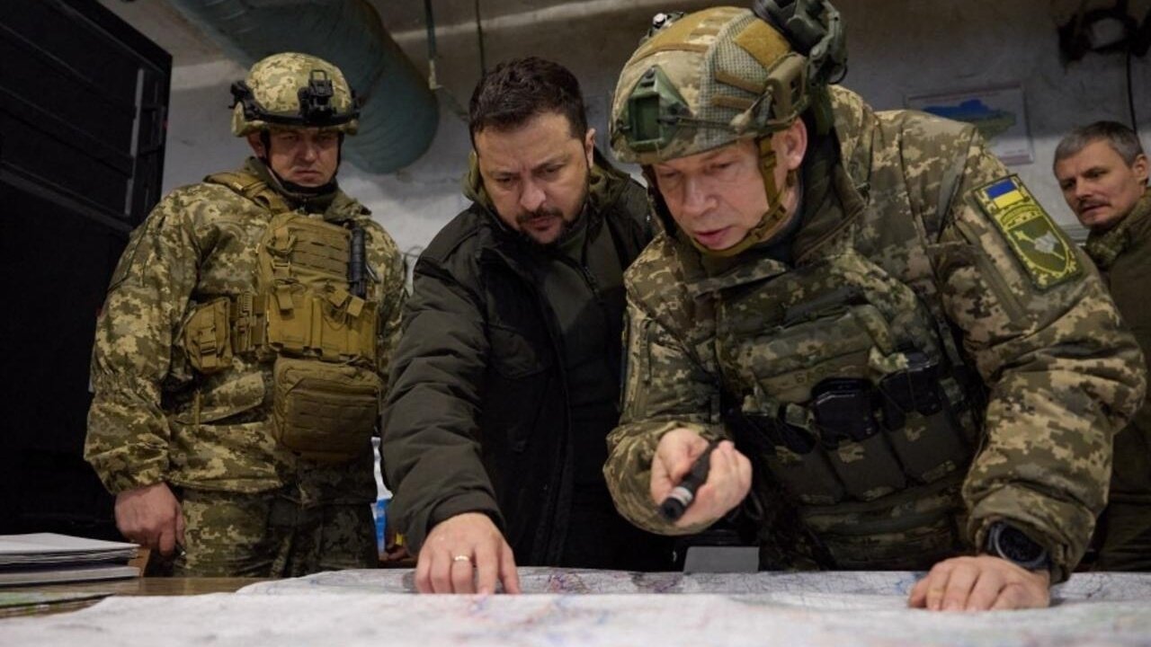 Atac demonstrated asupra frontierei Ucrainei: o rachetă balistică hipersonică Oreşnik, folosită pentru a testa reacția NATO și a accentua tensiunea în regiune Vineri seară, președintele ucrainean Volodimir Zelenski a anunțat un incident de o gravitate excepțională, ce pare să fie o demonstrație de forță de către Rusia la frontiera cu Uniunea Europeană