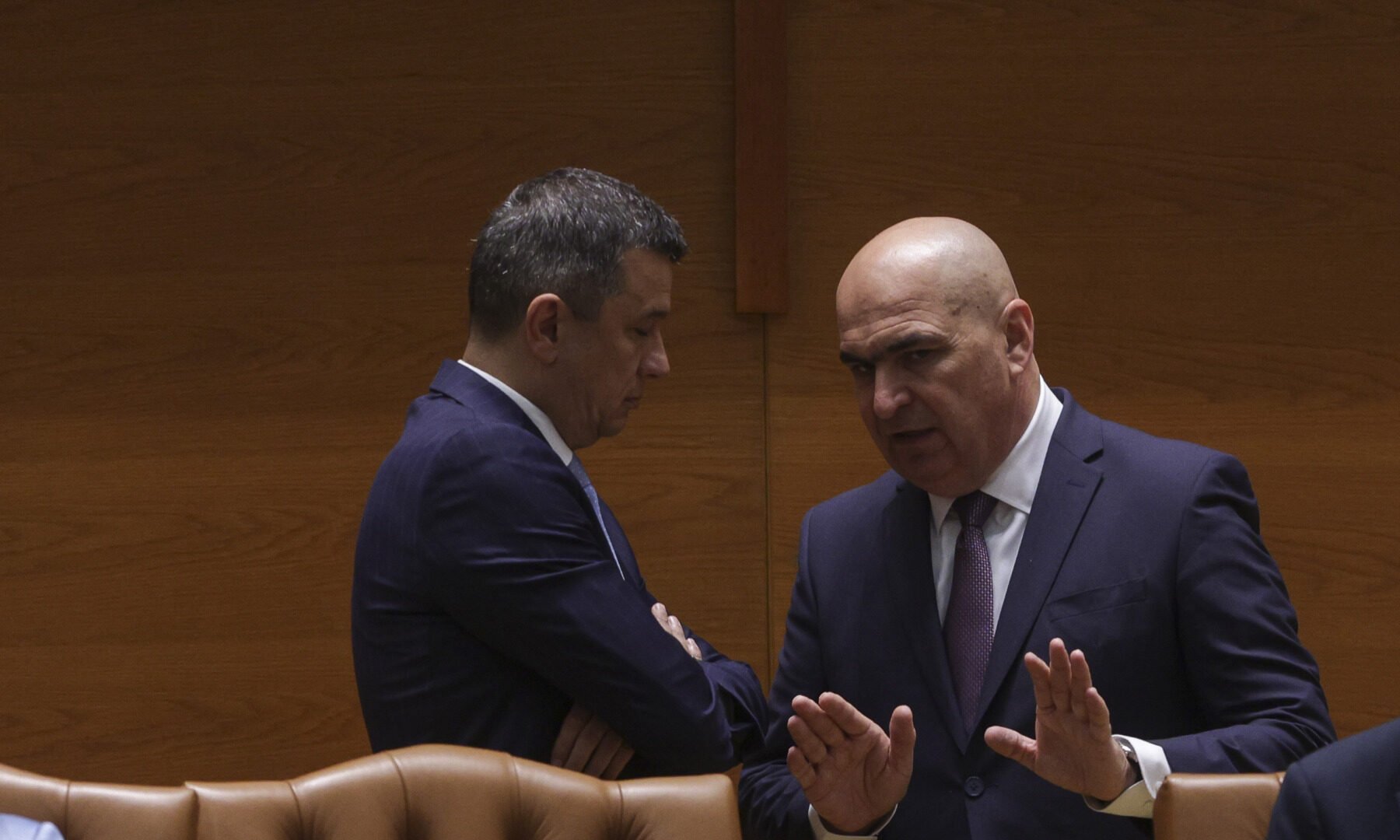 Sorin Grindeanu reafirmă stabilitatea guvernamentală, respinge ideea unei schimbări de premier Liderul PSD Sorin Grindeanu a venit cu declarații ferme privind situația politică recentă, spunând că, în acest moment, nu este cazul pentru schimbarea actualului premier, Ilie Bolojan