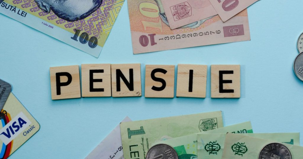 Câți români primesc pensii speciale